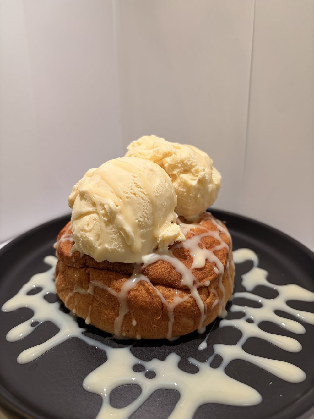 Postre de la casa con helado en Taza Mía